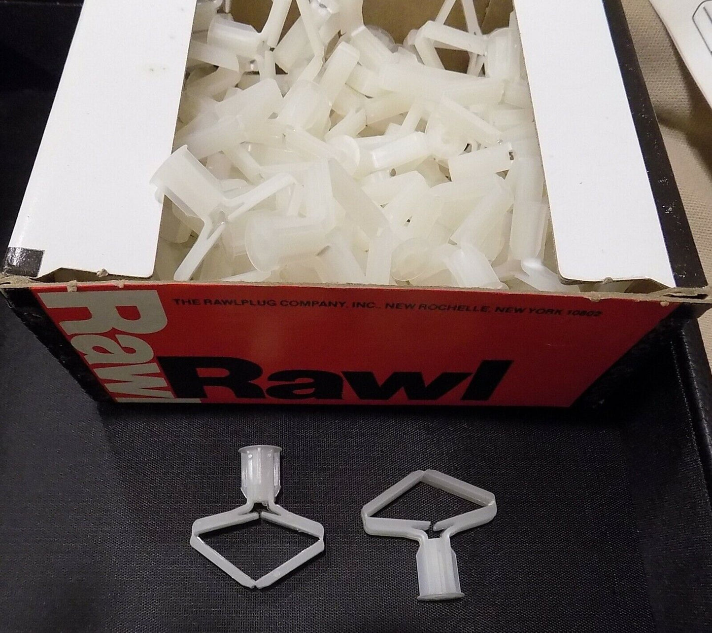 Plastic Anchor Rawl 100 Pack - 2305